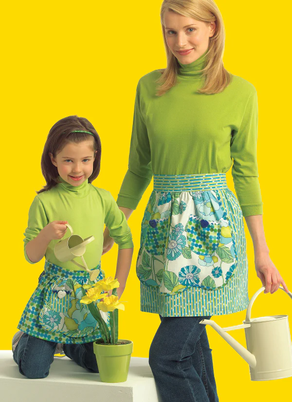 McCalls Women's/Children's Aprons M5720 - Image 4
