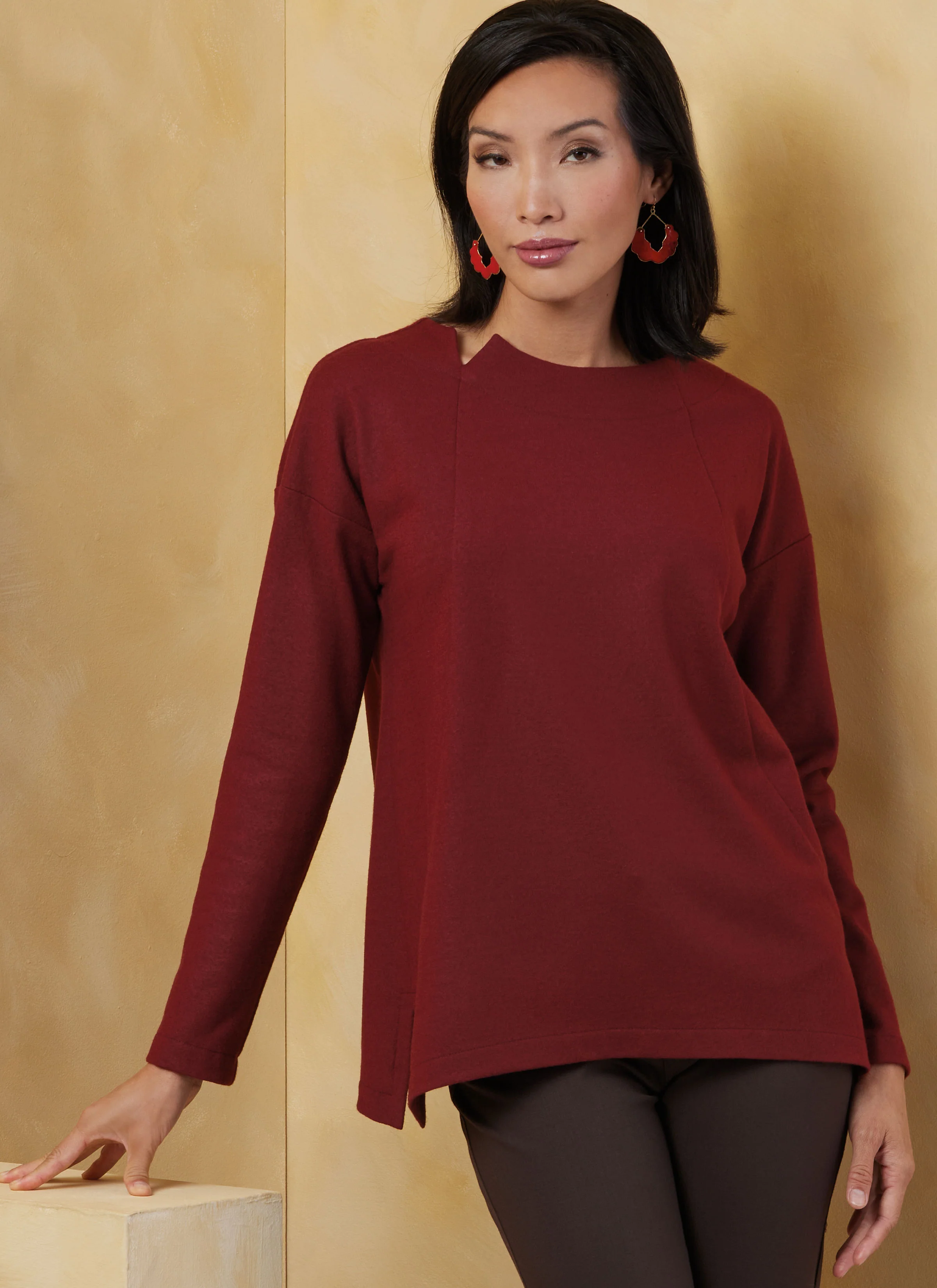 Vogue Knit Tops V2067 - Image 3